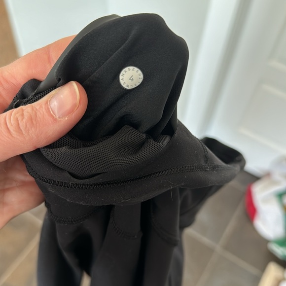 Lululemon Everlux pant size 4 - Picture 3 of 3